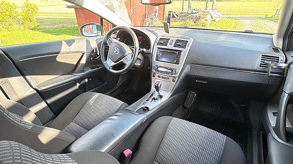 Toyota Avensis 4 of 5