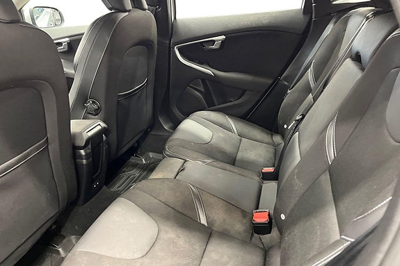 Volvo V40 16 of 25