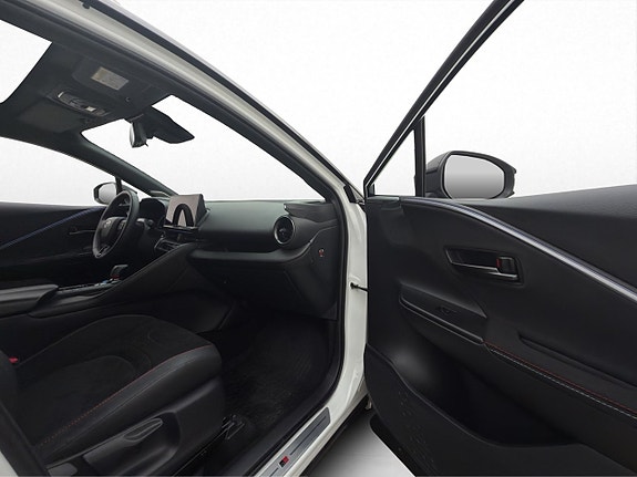 Toyota C-HR 16 of 30