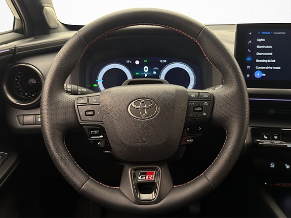 Toyota C-HR 14 of 30