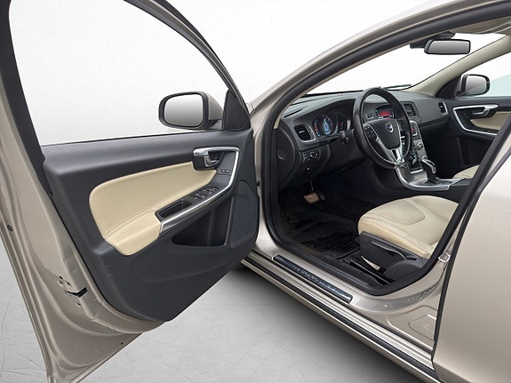 Volvo S60 10 of 30