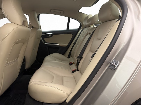 Volvo S60 16 of 30