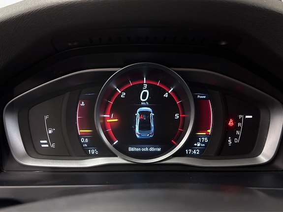 Volvo S60 17 of 30