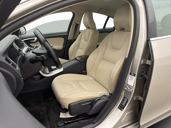 Volvo S60 11 of 30