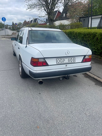 Mercedes-Benz 200 5 of 5