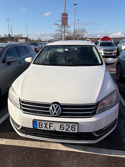 Volkswagen Passat 2 of 5
