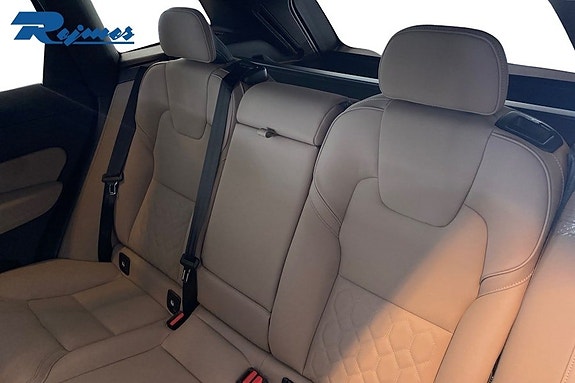Volvo XC60 12 of 19