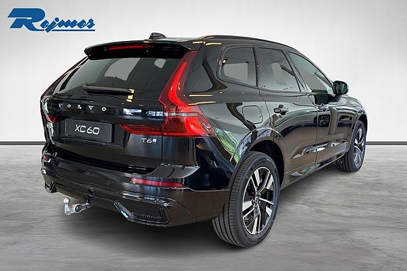 Volvo XC60 2 of 19