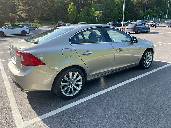 Volvo S60 3 of 5