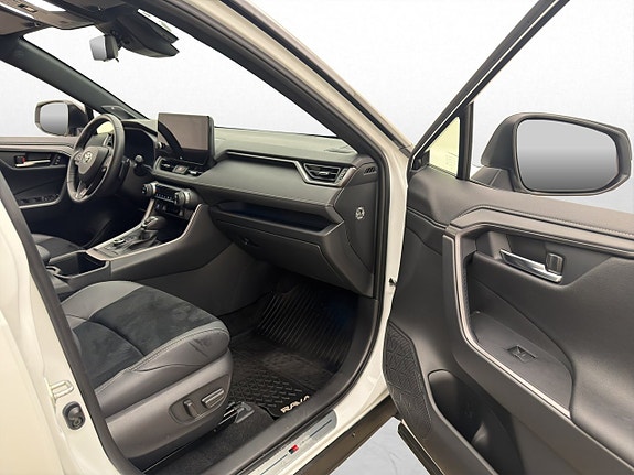 Toyota RAV4 15 of 30