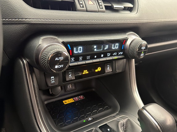 Toyota RAV4 25 of 30