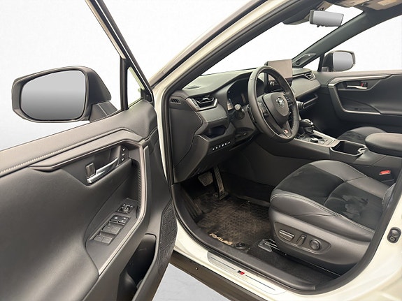 Toyota RAV4 12 of 30