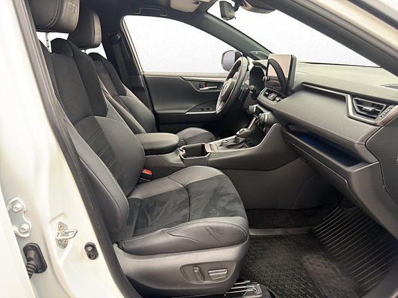 Toyota RAV4 13 of 30