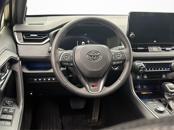 Toyota RAV4 14 of 30