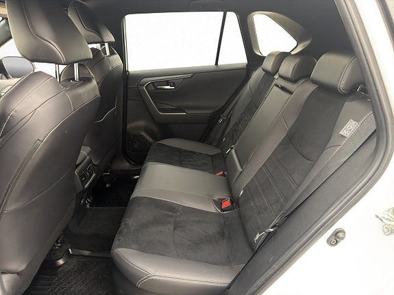 Toyota RAV4 16 of 30