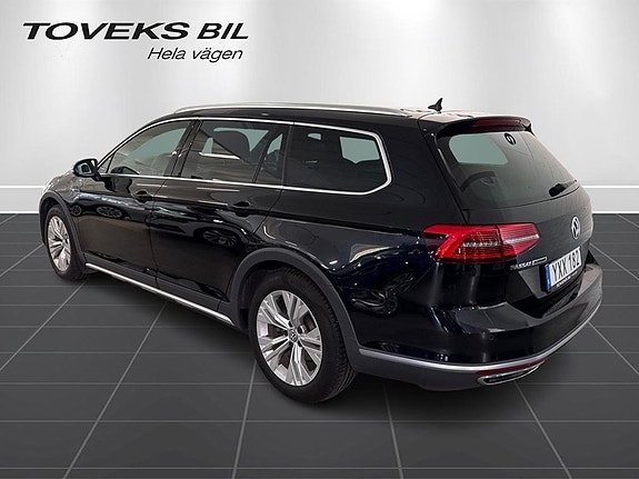 Volkswagen Passat Alltrack 3 of 5