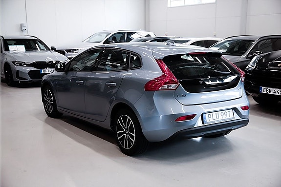 Volvo V40 4 of 5