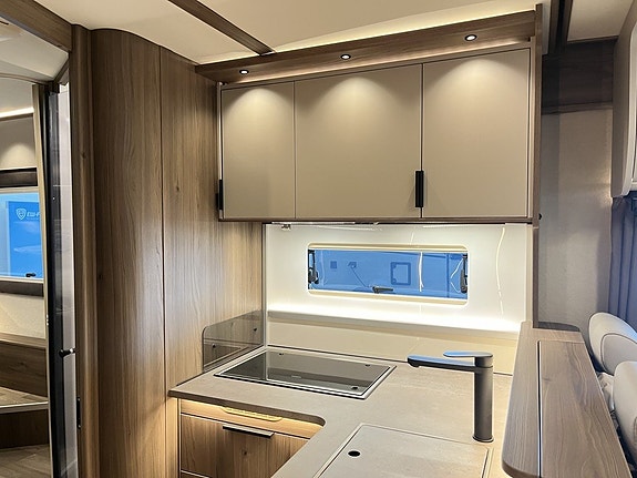 Kabe ROYAL X 810 LQB (5 bält+ALDE+Aut 170hk+Mercedes+Litium+Skinn) 16 of 25