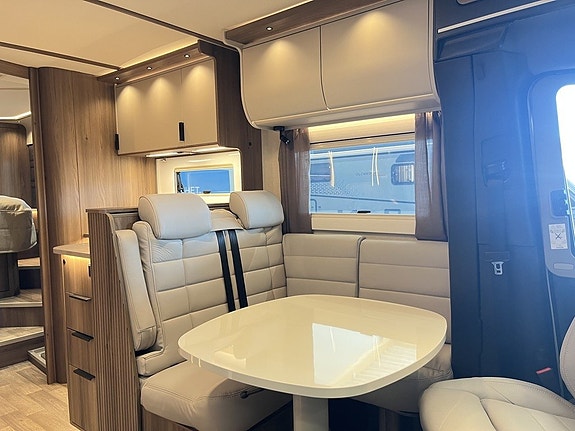 Kabe ROYAL X 810 LQB (5 bält+ALDE+Aut 170hk+Mercedes+Litium+Skinn) 11 of 25