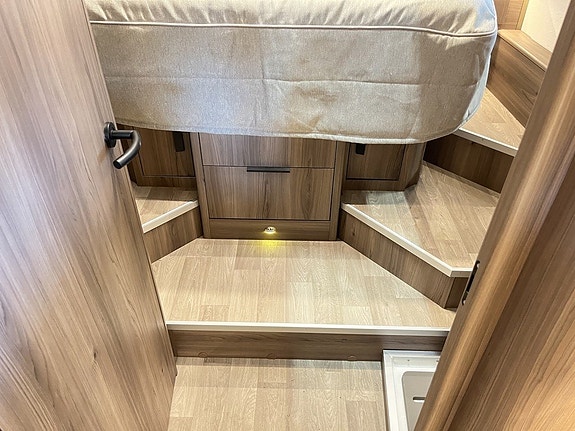 Kabe ROYAL X 810 LQB (5 bält+ALDE+Aut 170hk+Mercedes+Litium+Skinn) 18 of 25