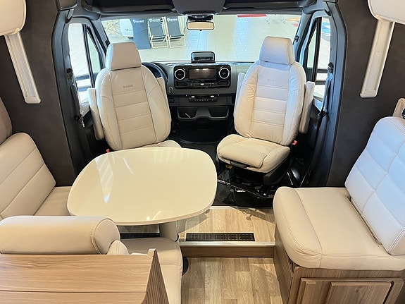 Kabe ROYAL X 810 LQB (5 bält+ALDE+Aut 170hk+Mercedes+Litium+Skinn) 13 of 25