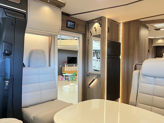 Kabe ROYAL X 810 LQB (5 bält+ALDE+Aut 170hk+Mercedes+Litium+Skinn) 12 of 25