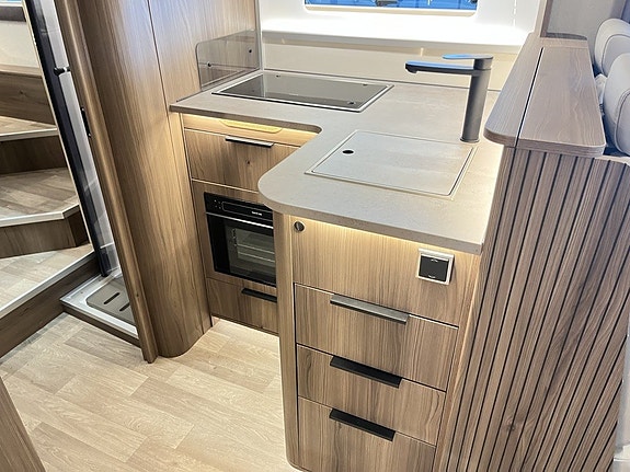 Kabe ROYAL X 810 LQB (5 bält+ALDE+Aut 170hk+Mercedes+Litium+Skinn) 15 of 25