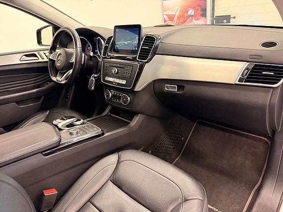 Mercedes-Benz GLE43 21 of 30