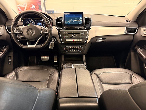 Mercedes-Benz GLE43 24 of 30