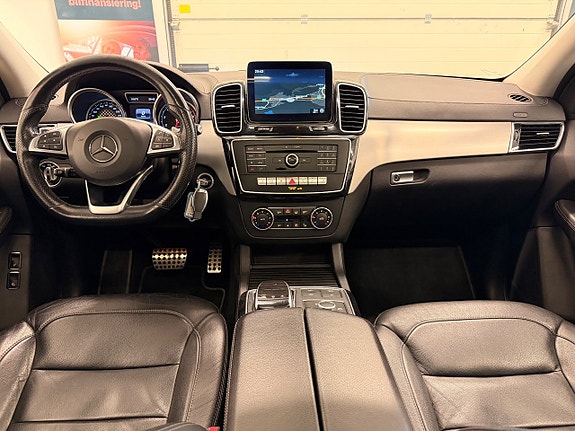 Mercedes-Benz GLE43 27 of 30
