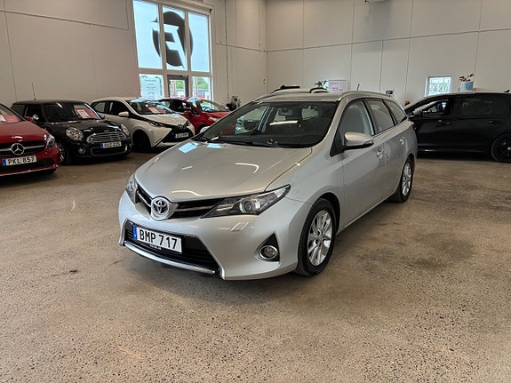 Toyota Auris 5 of 22