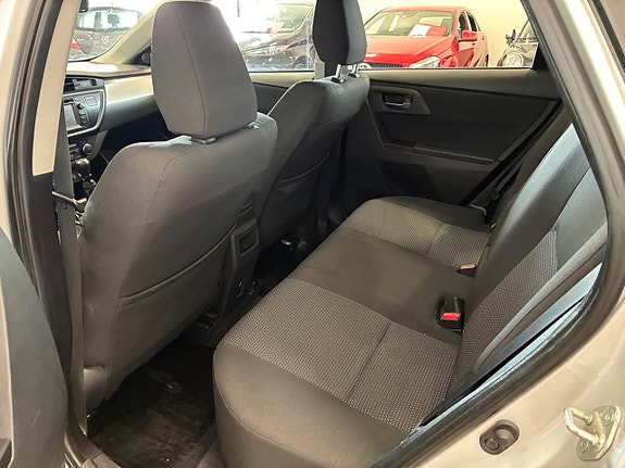 Toyota Auris 17 of 22