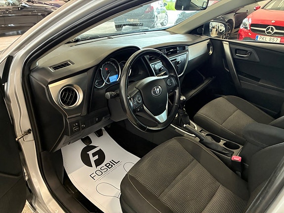 Toyota Auris 13 of 22