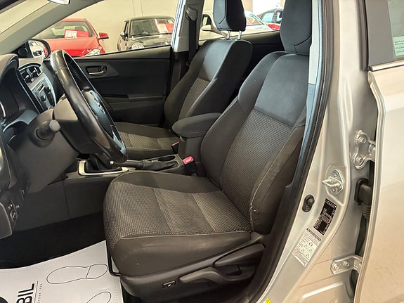 Toyota Auris 14 of 22