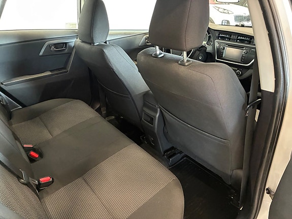 Toyota Auris 19 of 22