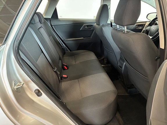 Toyota Auris 18 of 22