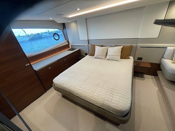 Princess F62 -2020 | 2 x Volvo Penta D13-1000 9 of 12