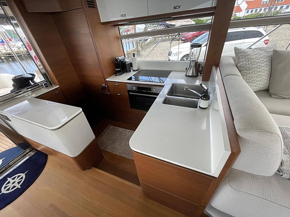 Princess F62 -2020 | 2 x Volvo Penta D13-1000 5 of 12