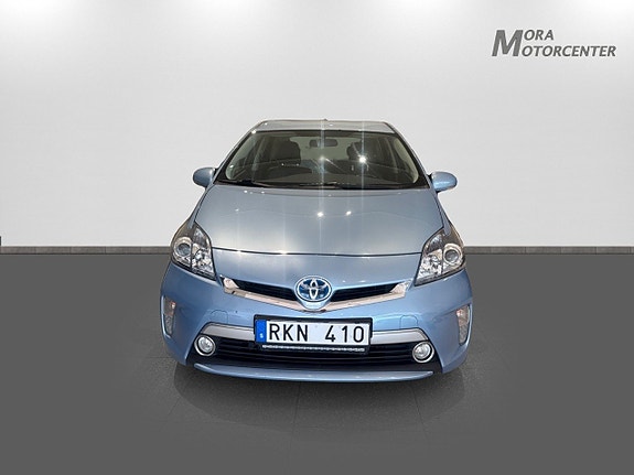 Toyota Prius Plug-in Hybrid 2 of 5