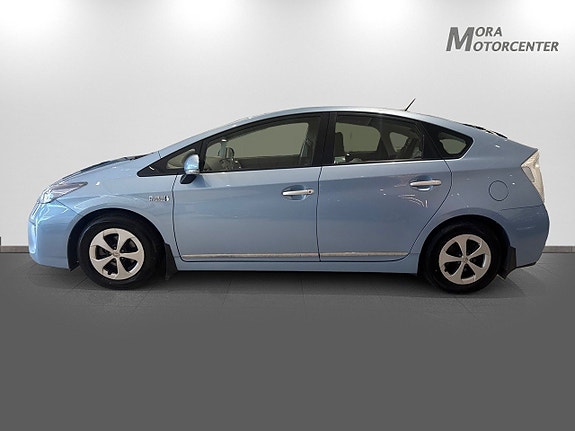 Toyota Prius Plug-in Hybrid 4 of 5