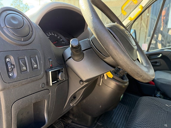 Nissan NV400 3 of 5
