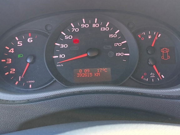 Nissan NV400 2 of 5