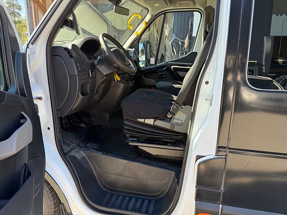 Nissan NV400 4 of 5