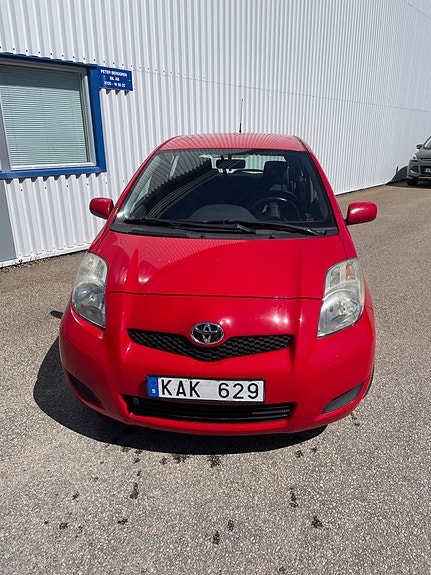 Toyota Yaris 4 of 5