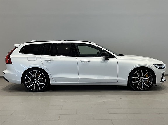 Volvo V60 2 of 14