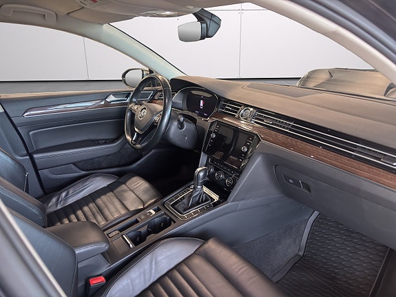 Volkswagen Passat Alltrack 14 of 25