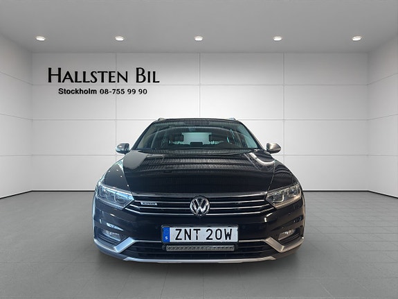 Volkswagen Passat Alltrack 3 of 5