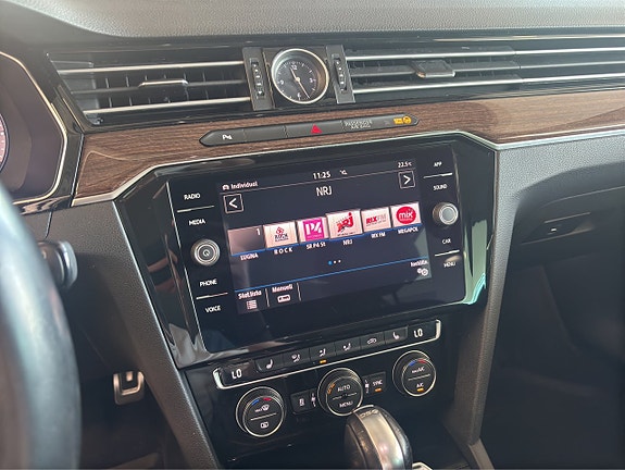 Volkswagen Passat Alltrack 17 of 25