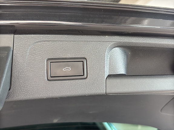 Volkswagen Passat Alltrack 22 of 25