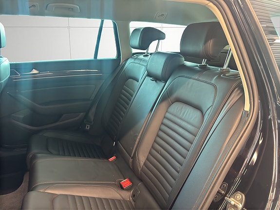 Volkswagen Passat Alltrack 13 of 25